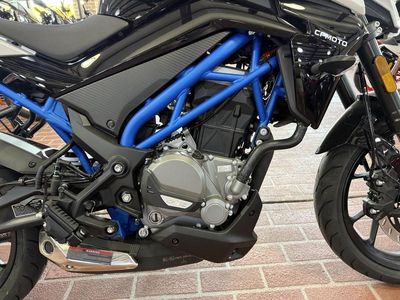2025 CFMOTO 300NK - Photo 11