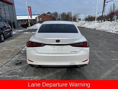 2022 Lexus ES 350 — detail view