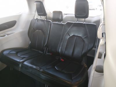 2023 Chrysler Pacifica — photo 17 view