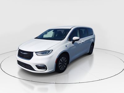 2023 Chrysler Pacifica — rear three-quarter view