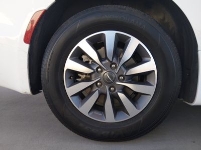 2023 Chrysler Pacifica — photo 10 view