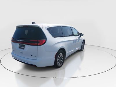 2023 Chrysler Pacifica — photo 7 view