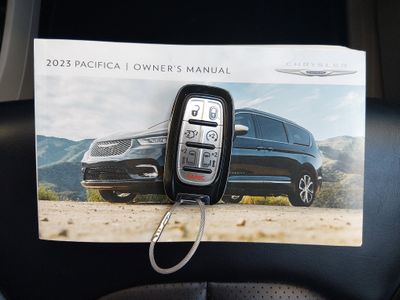 2023 Chrysler Pacifica — photo 15 view