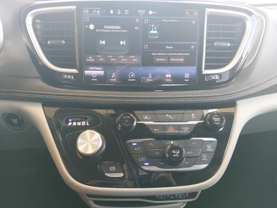 2023 Chrysler Pacifica — photo 20 view