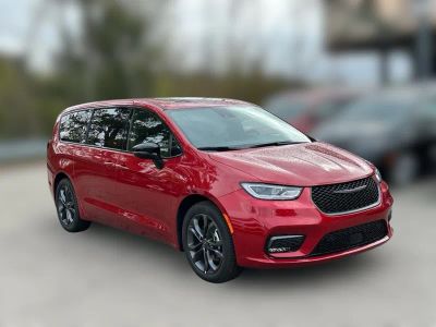 2026 Chrysler Pacifica PACIFICA SELECT in Red Hot Pearl-Coat Exterior Paint — front three-quarter view