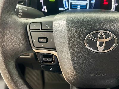 2025 Toyota Camry — photo 16 view