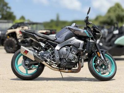 2024 Yamaha MT-10 — front three-quarter view