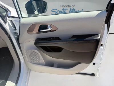 2023 Chrysler Voyager — photo 31 view