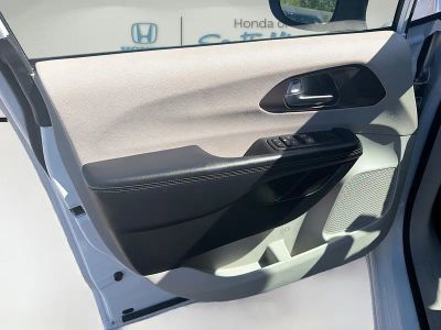 2023 Chrysler Voyager — photo 19 view