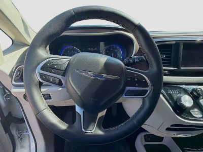 2023 Chrysler Voyager — photo 10 view