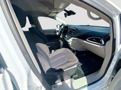 2023 Chrysler Voyager — photo 29 view