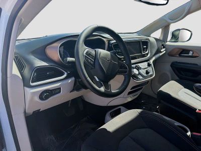 2023 Chrysler Voyager — photo 9 view
