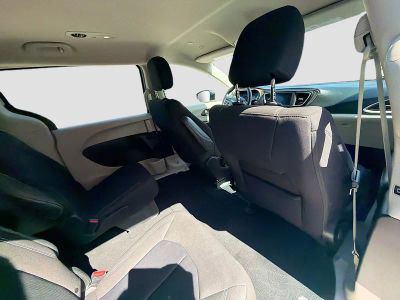 2023 Chrysler Voyager — photo 28 view