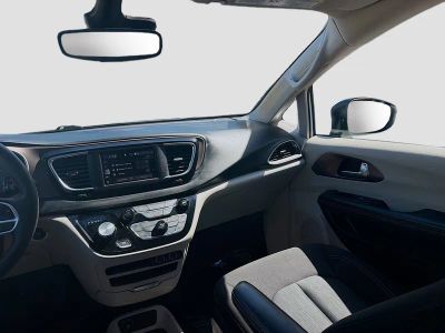 2023 Chrysler Voyager — photo 21 view