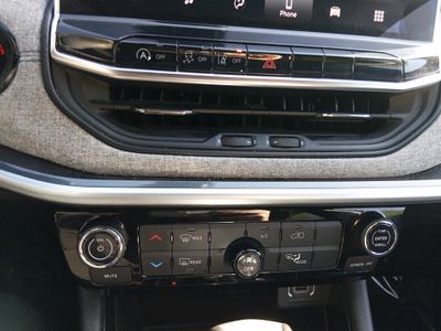 2024 Jeep Compass — photo 13 view