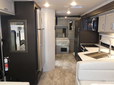 2026 Thor Motor Coach Magnitude Grand - Photo 5