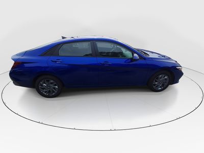 2024 Hyundai Elantra — photo 8 view