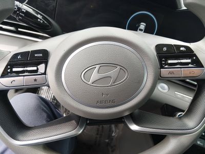 2024 Hyundai Elantra — photo 12 view