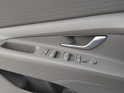 2024 Hyundai Elantra — photo 19 view