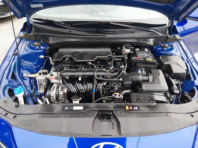 2024 Hyundai Elantra — photo 9 view