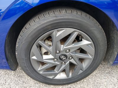 2024 Hyundai Elantra — photo 10 view