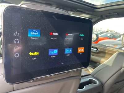 2025 GMC Yukon — photo 16 view