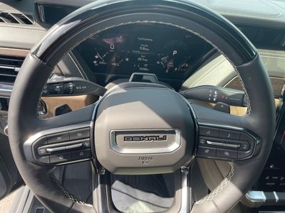 2025 GMC Yukon — photo 10 view