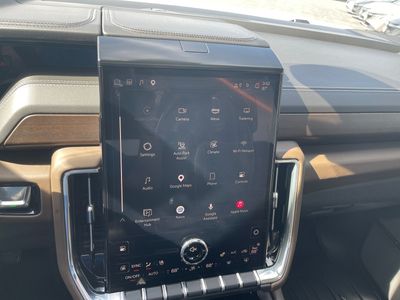 2025 GMC Yukon — photo 11 view
