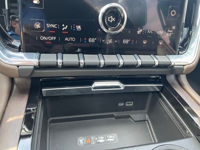 2025 GMC Yukon — photo 12 view