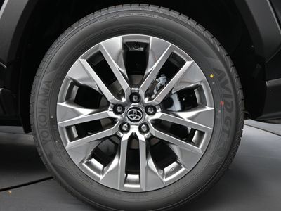 2025 Toyota RAV4 XLE Premium SUV — photo 15 view