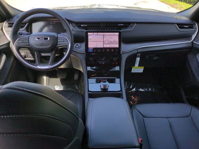 2025 Jeep Grand Cherokee - Photo 16