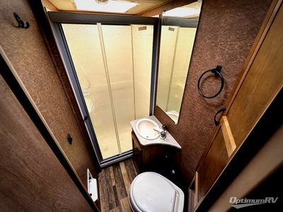 2015 Coachmen Freelander - Photo 16