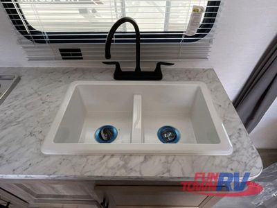 2025 Gulf Stream RV Kingsport Ultra Lite - Photo 13