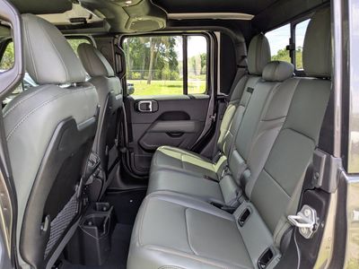 2026 Jeep Gladiator - Photo 13