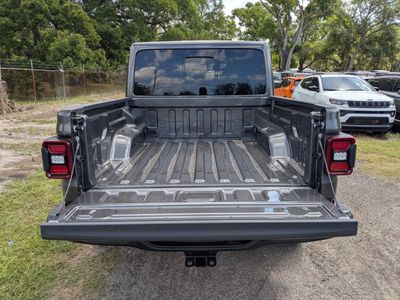 2026 Jeep Gladiator - Photo 12