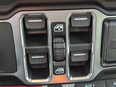 2026 Jeep Gladiator - Photo 23