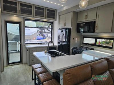 2027 Axiom RV Imperium — photo 11 view