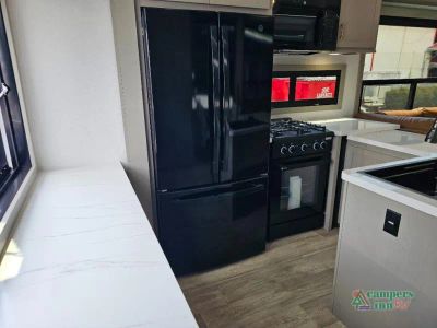 2027 Axiom RV Imperium — photo 31 view