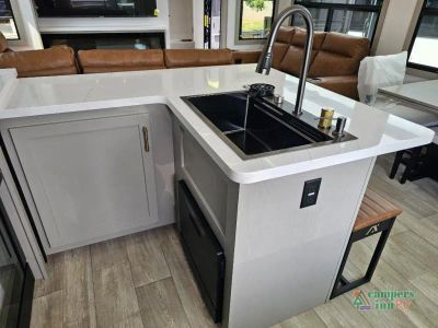 2027 Axiom RV Imperium — photo 13 view