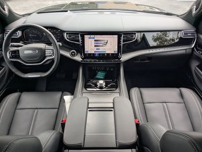 2026 Jeep Grand Wagoneer - Photo 18
