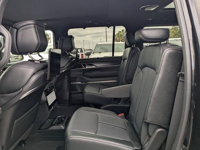 2026 Jeep Grand Wagoneer - Photo 14