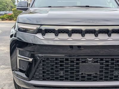 2026 Jeep Grand Wagoneer - Photo 10