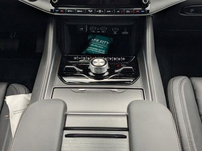 2026 Jeep Grand Wagoneer - Photo 22