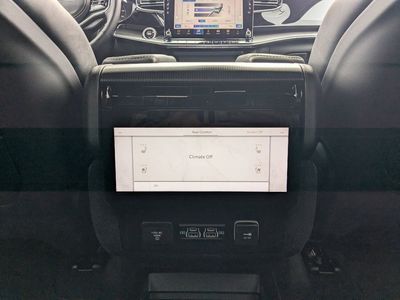 2026 Jeep Grand Wagoneer - Photo 16