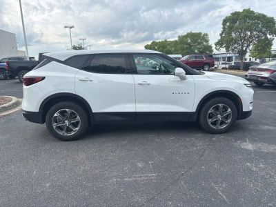 2025 Chevrolet Blazer - Photo 2