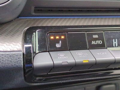 2024 Toyota Prius - Photo 13