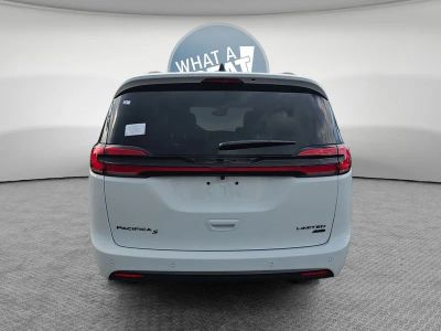 2027 Chrysler Pacifica — detail view