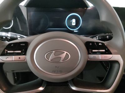 2024 Hyundai Elantra — photo 12 view