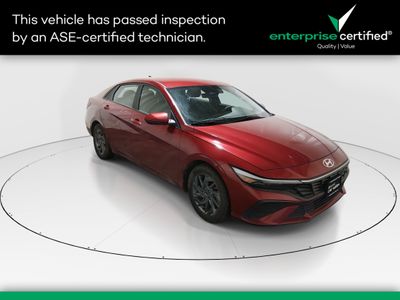 2024 Hyundai Elantra SEL IVT — front three-quarter view