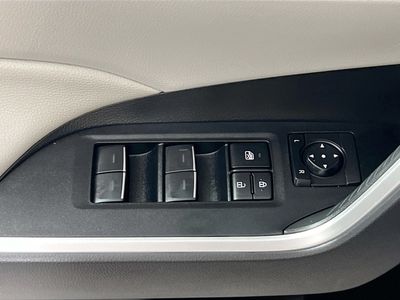 2025 Toyota RAV4 - Photo 14